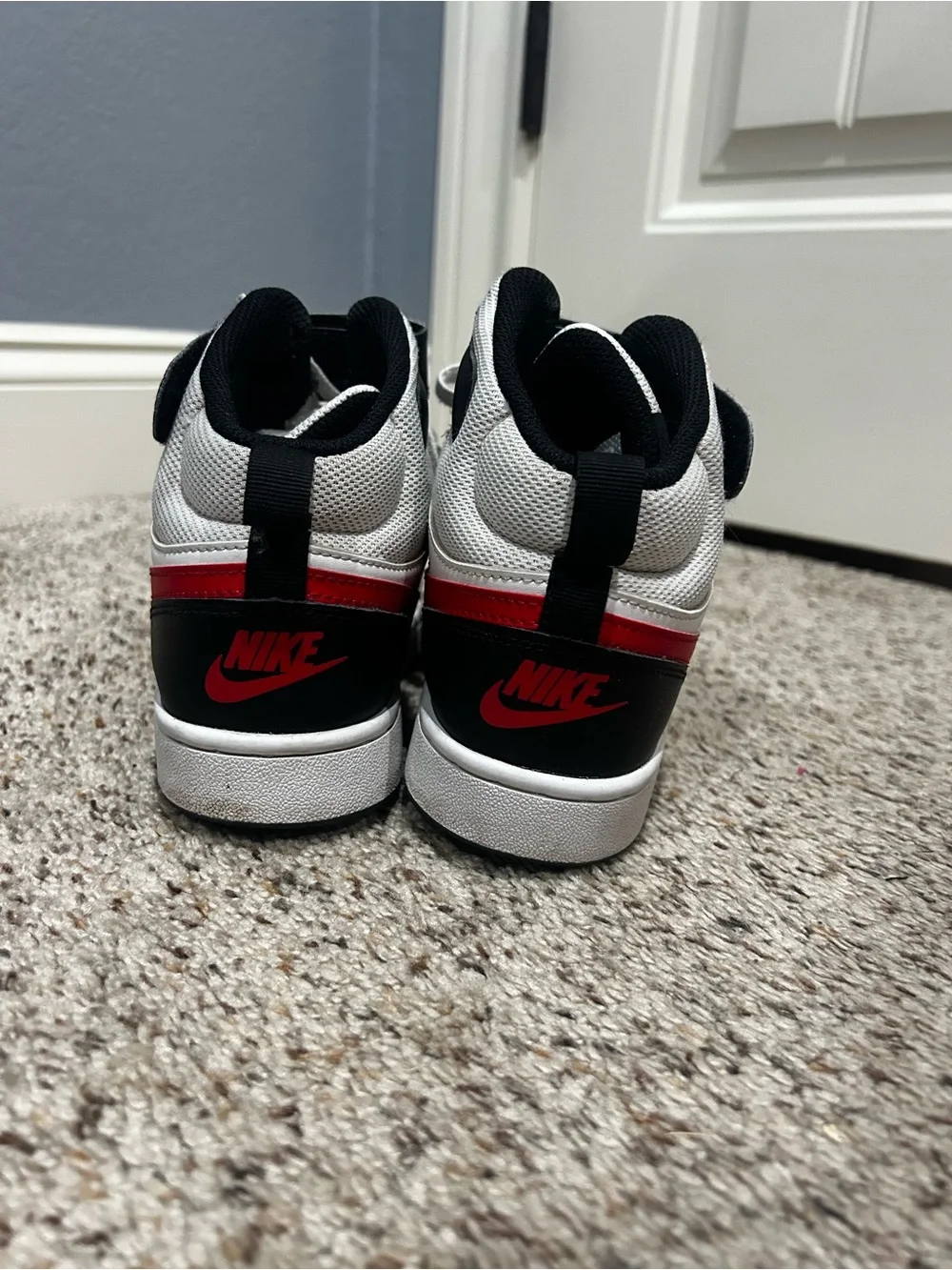 Nike classic mid